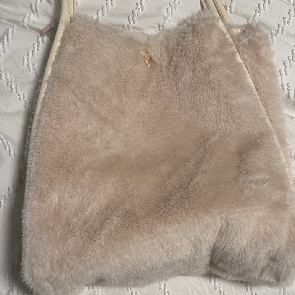 Elegant Cream Faux Fur Tote Bag - Picture 13 of 14